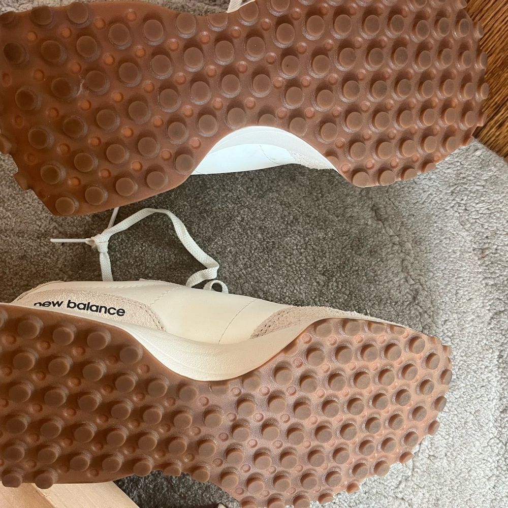 New Balabce 327 size 7.5